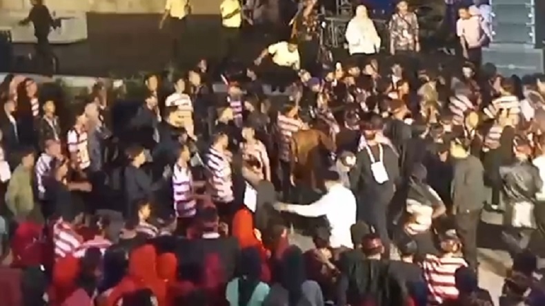 Ospek UTM Ricuh, Panitia Terjatuh di Tangga dan Dilarikan ke Rumah Sakit