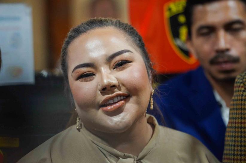 Tawa Lisa Mariana usai Jalani Tes DNA di Bareskrim Polri - Bagian 2