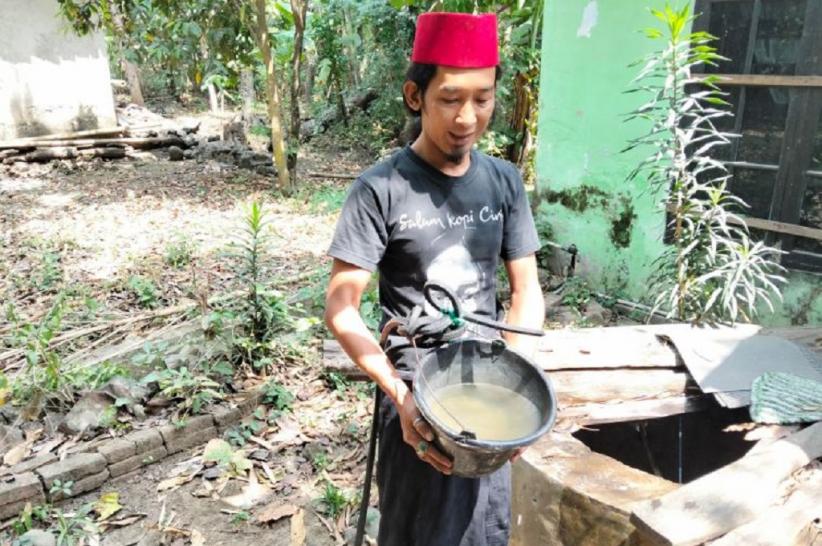 Sumur Warga Kalilunyu Cirebon Keruh dan Berbau, Diduga Tercemar Limbah TPA