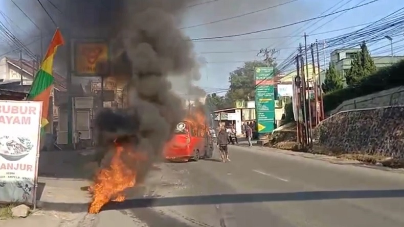 Angkot Terbakar di Sukabumi, Sopir Luka Bakar Parah