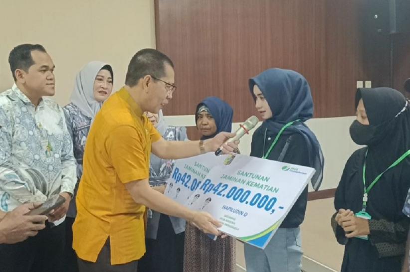 Ayah Meninggal, Pelajar Yatim di Lombok Timur Dapat Klaim BPJS Ketenagakerjaan untuk Kuliah