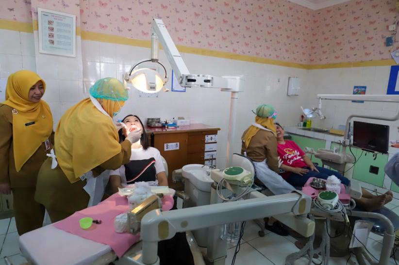 Wamen PPPA Veronica Tan bersama Dua Anaknya Cek Kesehatan Gratis di Puskesmas Penjaringan - Bagian 1