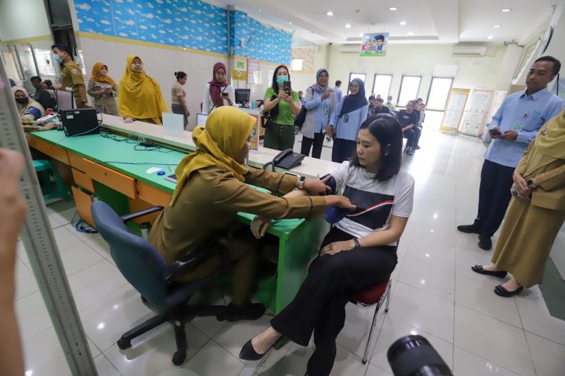 Wamen PPPA Veronica Tan bersama Dua Anaknya Cek Kesehatan Gratis di Puskesmas Penjaringan - Bagian 3