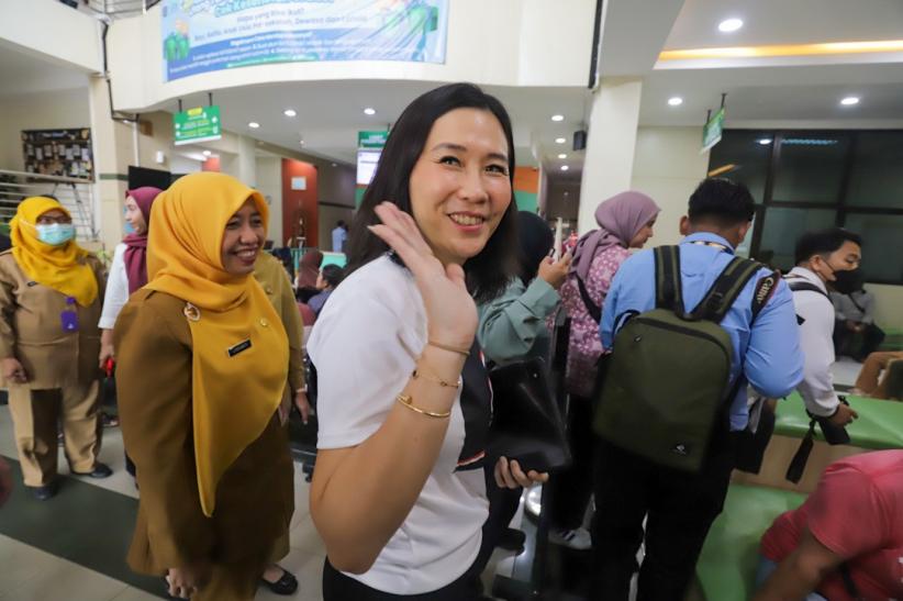 Wamen PPPA Veronica Tan bersama Dua Anaknya Cek Kesehatan Gratis di Puskesmas Penjaringan - Bagian 6