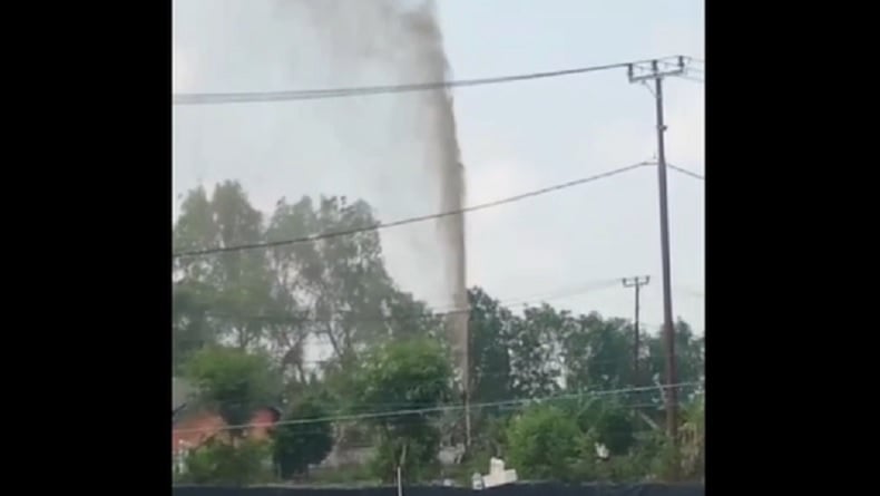 Viral Semburan Lumpur 20 Meter di Tulang Bawang Gegerkan Warga