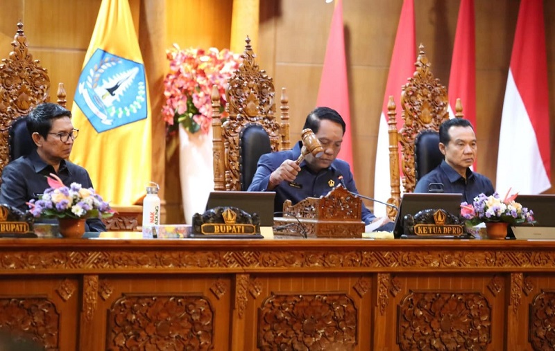 Rapat Paripurna DPRD Badung, Bupati Adi Arnawa Sampaikan Tiga Ranperda
