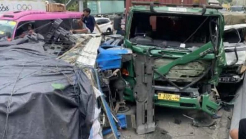 Kecelakaan Beruntun di Tol Semarang, Truk Trailer Diduga Rem Blong Tabrak 5 Kendaraan