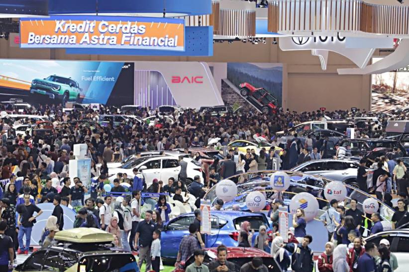 Transaksi Capai Rp2,4 Triliun, Booth Astra Financial di GIIAS 2025 Membeludak - Bagian 1
