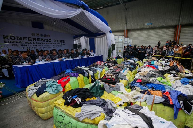 Penyelundupan Pakaian Bekas Senilai Rp1,51 Miliar - Bagian 2