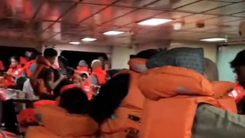 Kapal Bawa 220 Penumpang Terbakar di Perairan Gresik