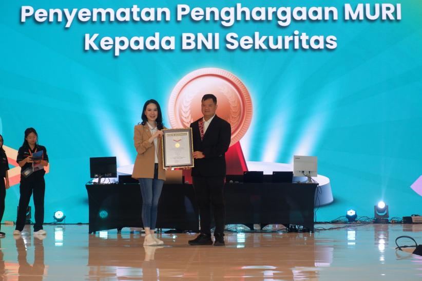 Live Trading BNI Sekuritas dengan Nasabah Terbanyak Cetak Rekor MURI - Bagian 2