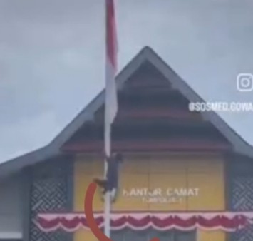 Viral Aksi Heroik Bocah di Gowa Panjat Tiang 14 Meter Selamatkan Merah Putih
