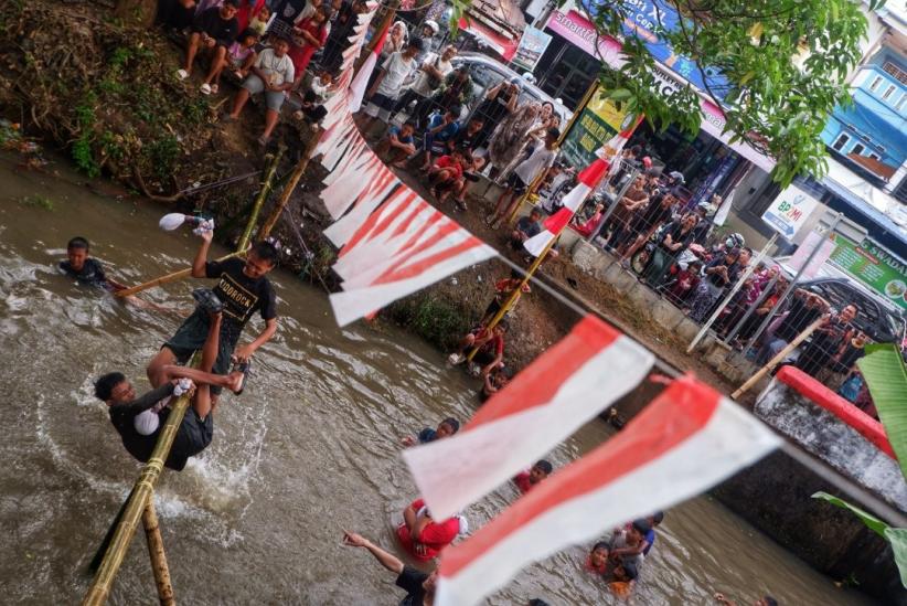 Lomba Pukul Bantal di Makassar - Bagian 3