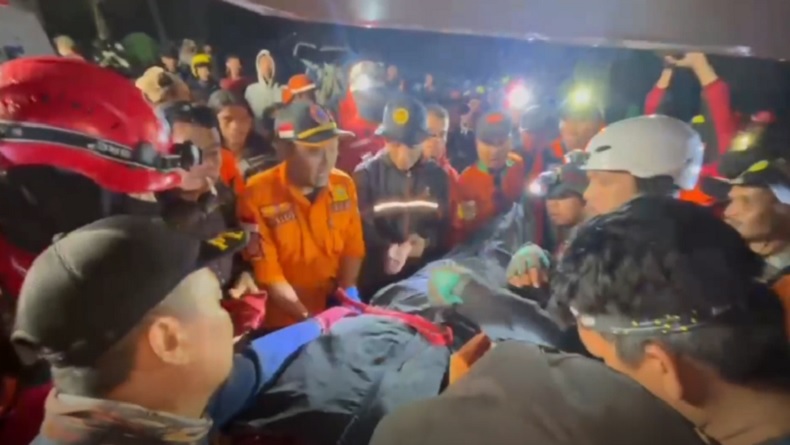 Jalan Licin Diguyur Hujan, Evakuasi Pendaki Tewas di Gunung Bawakaraeng Berlangsung Dramatis