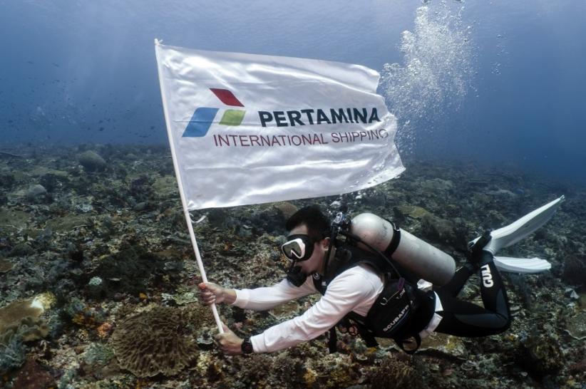 Khidmat! Upacara Pengibaran Bendera Merah Putih di Bawah Laut Labuan Bajo - Bagian 2