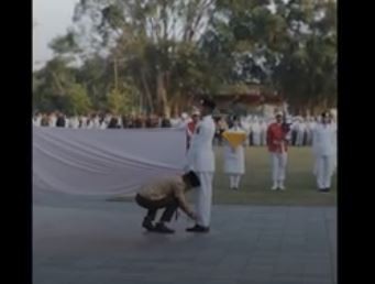 Viral Wabup Kulonprogo Betulkan Tali Sepatu Anggota Paskibra saat Upacara HUT RI