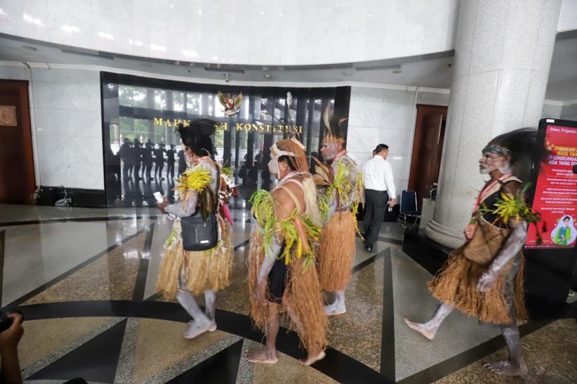 Ritual Adat Sebelum Sidang MK - Bagian 6