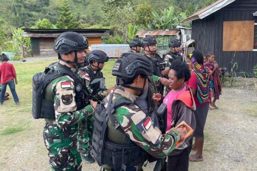 Satgas Korpasgat RI-PNG 2025 Beri Bantuan ke Warga Pedalaman Puncak Jaya di HUT RI