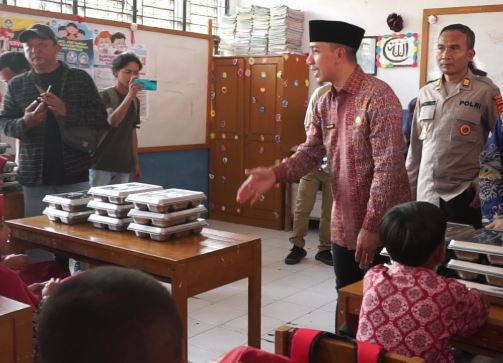 Resmikan Dapur MBG, Bupati Hasbi: Anak-Anak Lebak Siap Bersaing di Masa Depan