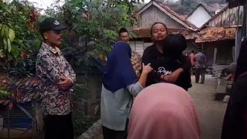 Anak Korban Kebakaran Sumur Minyak di Blora Histeris saat Jenazah Ibunya Akan Dimakamkan