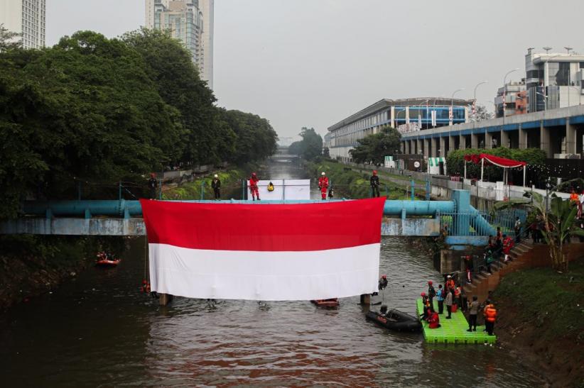 Bendera Merah Putih Raksasa di Atas Ciliwung - Bagian 3