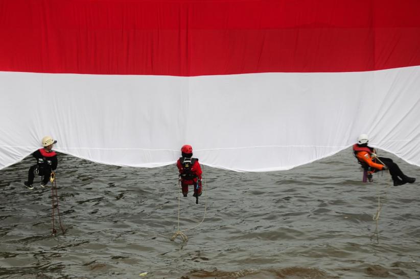 Bendera Merah Putih Raksasa di Atas Ciliwung - Bagian 1