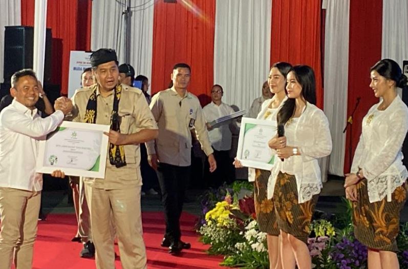 Akad Massal FLPP, Menteri Maruarar Sirait Serahkan 1.080 Rumah untuk Rakyat