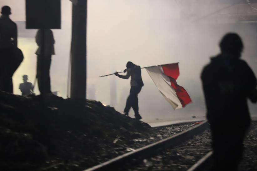 Demonstran Bubarkan DPR Bertahan di Pejompongan - Bagian 1