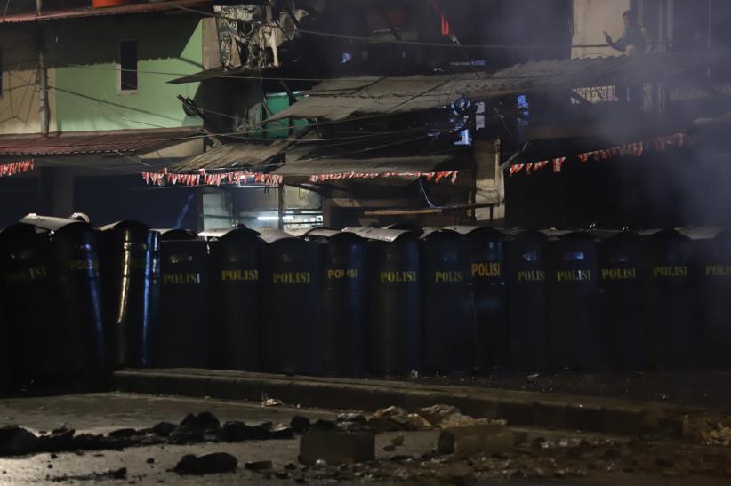Demonstran Bubarkan DPR Bertahan di Pejompongan - Bagian 6