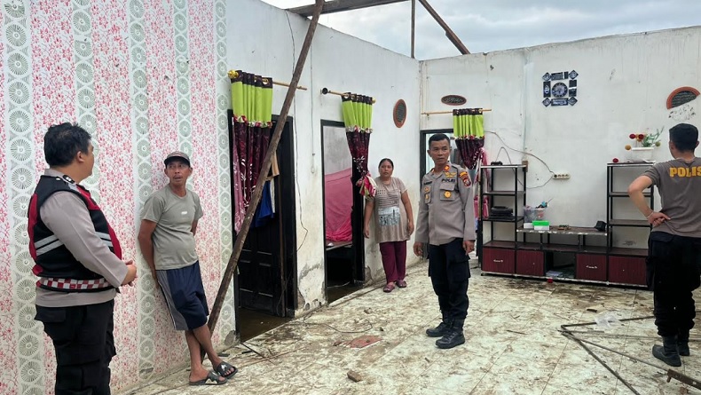 Puluhan Rumah di Simalungun Rumah Rusak Diterjang Puting Beliung