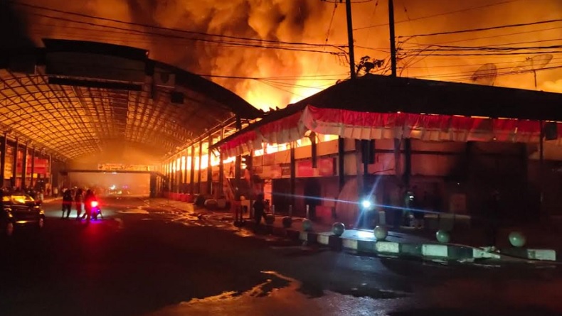 Pasar Atas Payakumbuh Terbakar, Pedagang Panik Selamatkan Barang-Barang