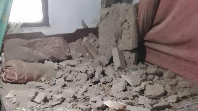 Atap Rumah di Cimahi Ambruk Timpa 2 Bocah