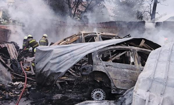 Kesaksian Warga saat Kebakaran Bengkel Hanguskan Sejumlah Mobil Mewah di Bandung