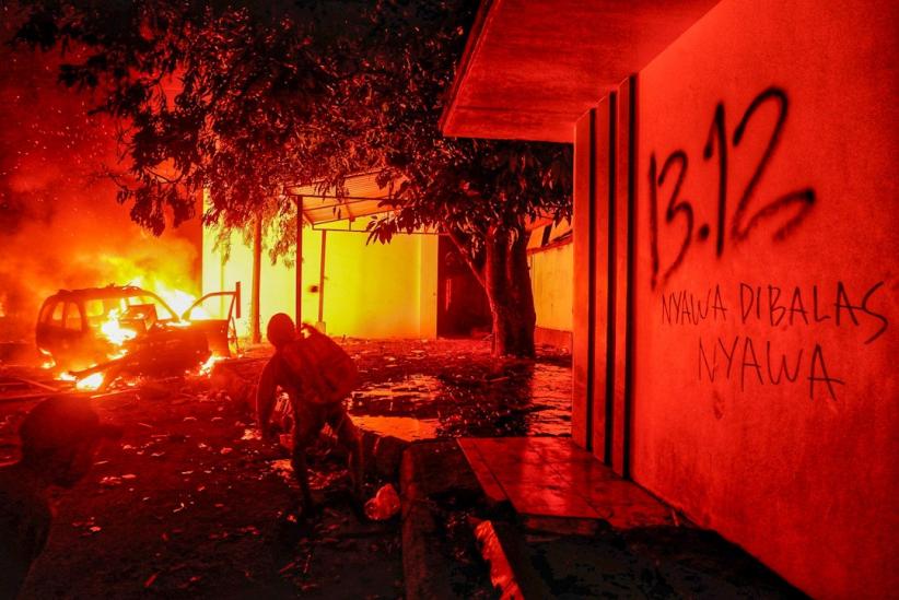 Penampakan Gedung DPRD Makassar Dibakar Massa - Bagian 3