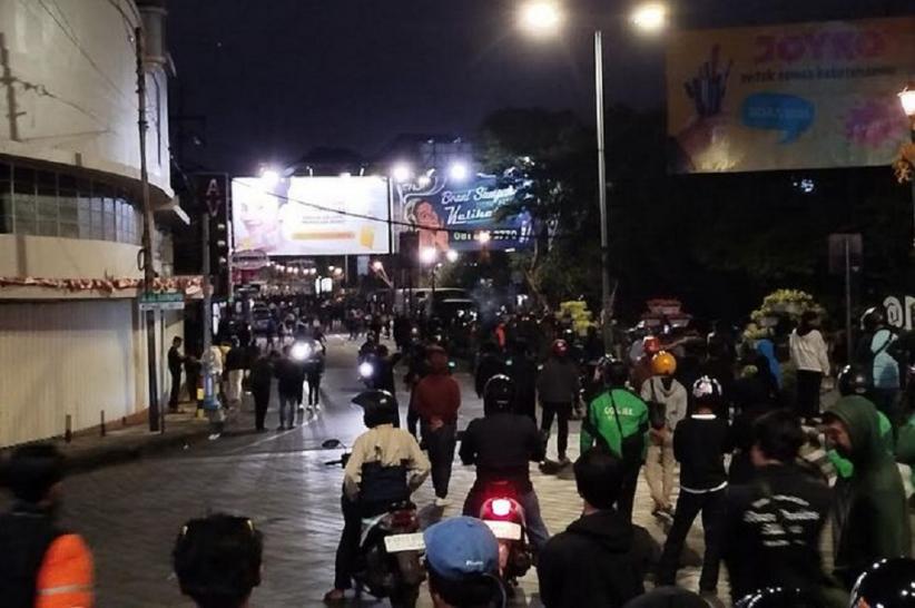 title 13 Orang Ditetapkan Tersangka Perusakan Polsek dan Pos Polisi di Malang, Langsung Ditahan 13 Orang Ditetapkan Tersangka Perusakan Polsek dan Pos Polisi di Malang, Langsung Ditahan