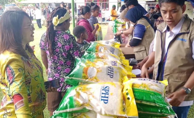 title Gerakan Pangan Murah Serentak di Papua Disambut Antusias Warga Gerakan Pangan Murah Serentak di Papua Disambut Antusias Warga
