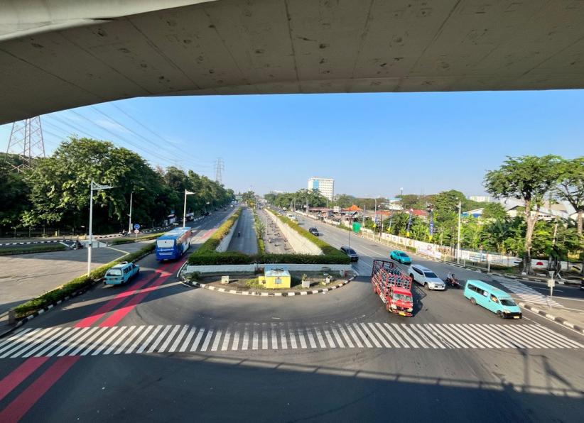 Jakarta Tanpa Macet pada Senin Pagi Ini, Langit Biru - Bagian 2