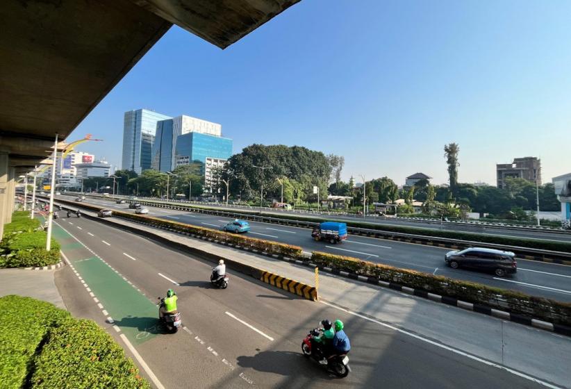 Jakarta Tanpa Macet pada Senin Pagi Ini, Langit Biru - Bagian 6