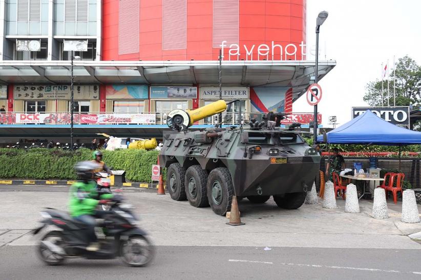 Panser TNI Siaga di Kawasan Glodok - Bagian 3