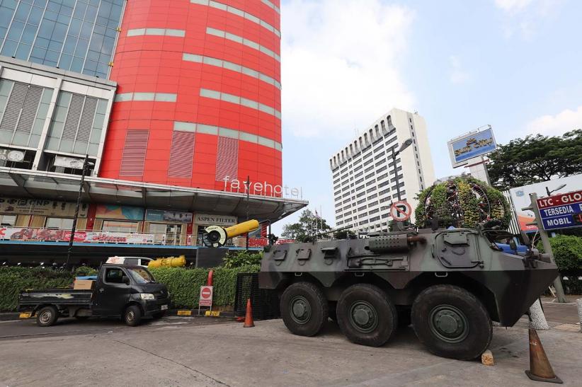 Panser TNI Siaga di Kawasan Glodok - Bagian 2