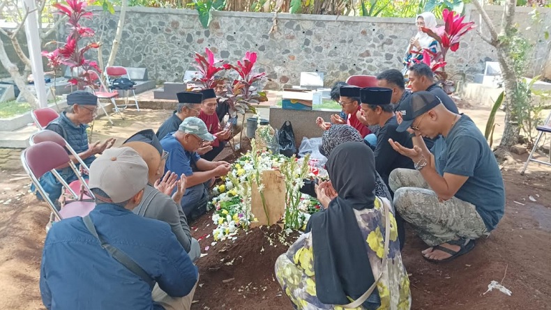 Jenazah Acil Bimbo Dimakamkan di Cimahi, Dunia Musik Tanah Air Berduka