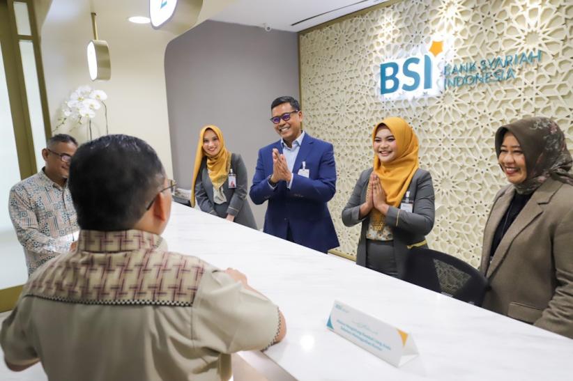 Dirut BSI Berikan Apresiasi kepada Nasabah - Bagian 2