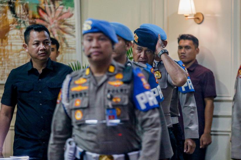 Ekspresi Komandan Brimob Diberhentikan Tidak Hormat Usai Lindas Driver Ojol - Bagian 6