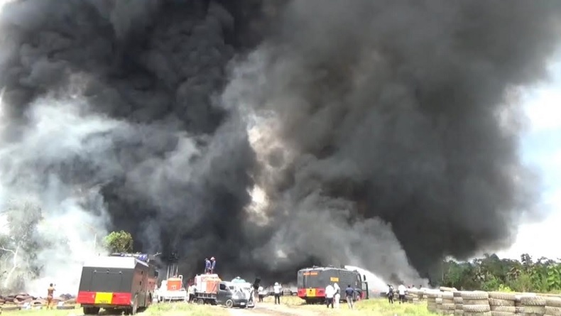 title Pabrik Vulkanisasi Ban Bekas di Konawe Selatan Terbakar, 1 Karyawan Tewas Pabrik Vulkanisasi Ban Bekas di Konawe Selatan Terbakar, 1 Karyawan Tewas