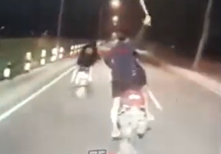 title Bikin Konten Ugal-ugalan Bawa Celurit, 5 Pelajar SMP di Kulonprogo Ditangkap Bikin Konten Ugal-ugalan Bawa Celurit, 5 Pelajar SMP di Kulonprogo Ditangkap