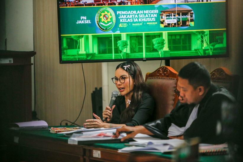 Begini Gaya Nikita Mirzani saat Jalani Sidang Kasus TPPU    - Bagian 4