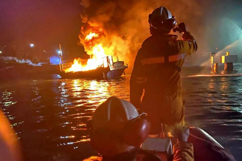 title Kapal Maryam Indah Terbakar di Perairan Luwuk, 1 Orang Tewas 2 Hilang Kapal Maryam Indah Terbakar di Perairan Luwuk, 1 Orang Tewas 2 Hilang