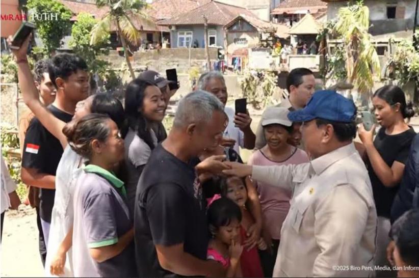 title Dengarkan Curhat Warga Korban Banjir Bali, Prabowo: Iya Nanti Dibantu Ya! Dengarkan Curhat Warga Korban Banjir Bali, Prabowo: Iya Nanti Dibantu Ya!