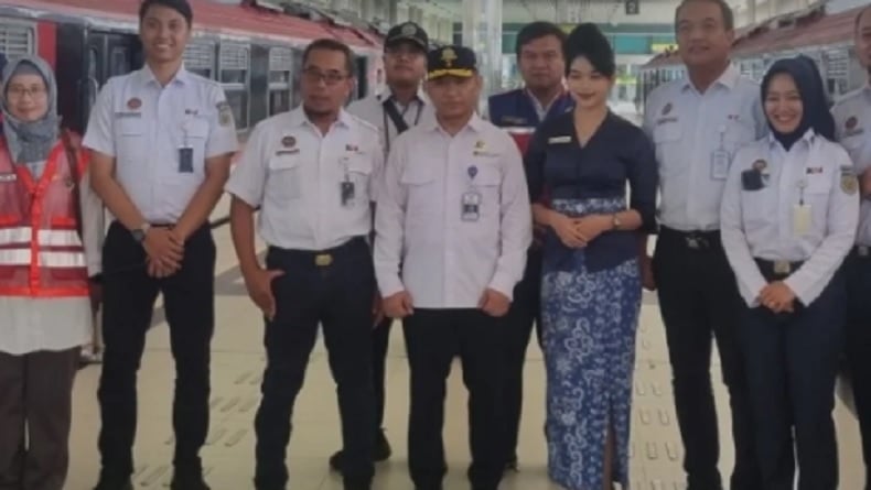 title Jalur KA Surabaya-Sidoarjo segera Dibangun, Akan Melayani 200.000 Penumpang Setiap Hari Jalur KA Surabaya-Sidoarjo segera Dibangun, Akan Melayani 200.000 Penumpang Setiap Hari