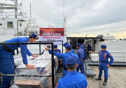 Polri Kirim Bantuan Kemanusiaan untuk Korban Banjir di Nagekeo NTT